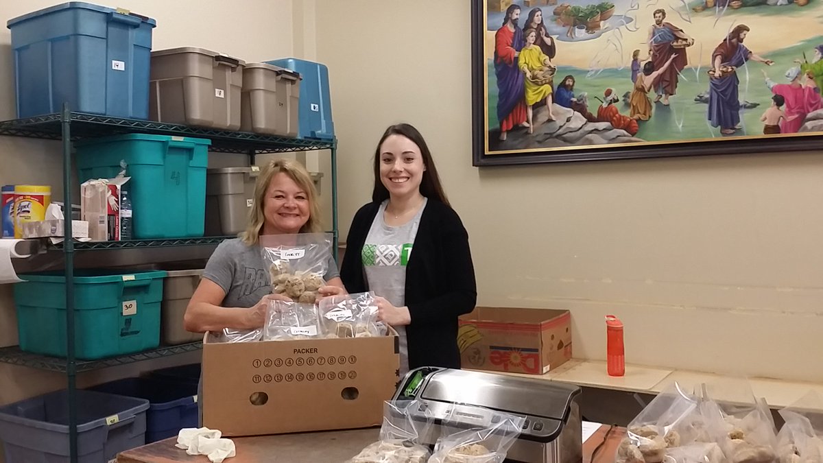 AmrinderBedwal's tweet photo. One TD Fraser Valley team helping out the Langley Food Bank today! Thank you everyone for taking time to do what matters to our community! #pacgives @MauroManzi_TD @CSirovyak_TD @rumsters https://t.co/DJoWSZmadw