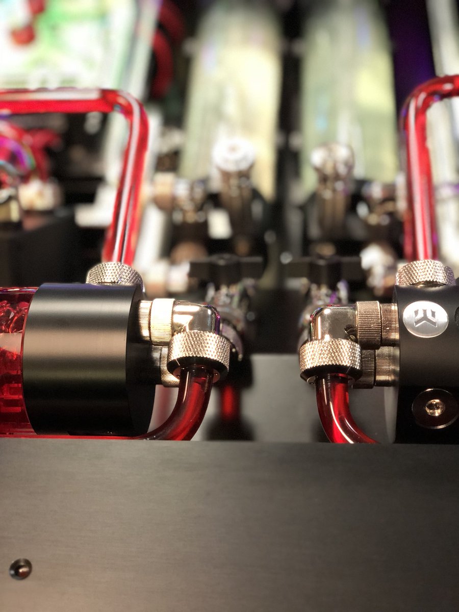 CLXGaming's tweet image. RETWEET this for a chance to win one of FIVE $10,000 Extreme Gaming Rigs. @CybertronPC #IntelRigChallenge
 
We added easily accessible fill and drain ports/ valves on our extreme rig. Fill from the top and drain from the bottom. no hassle.
 
#CLXGaming #evokethegods