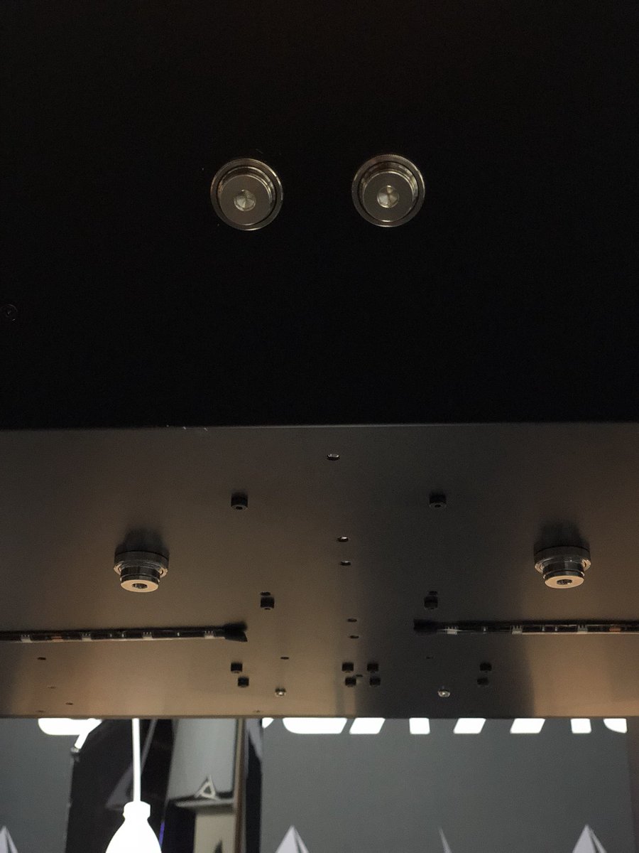 CLXGaming's tweet image. RETWEET this for a chance to win one of FIVE $10,000 Extreme Gaming Rigs. @CybertronPC #IntelRigChallenge
 
We added easily accessible fill and drain ports/ valves on our extreme rig. Fill from the top and drain from the bottom. no hassle.
 
#CLXGaming #evokethegods