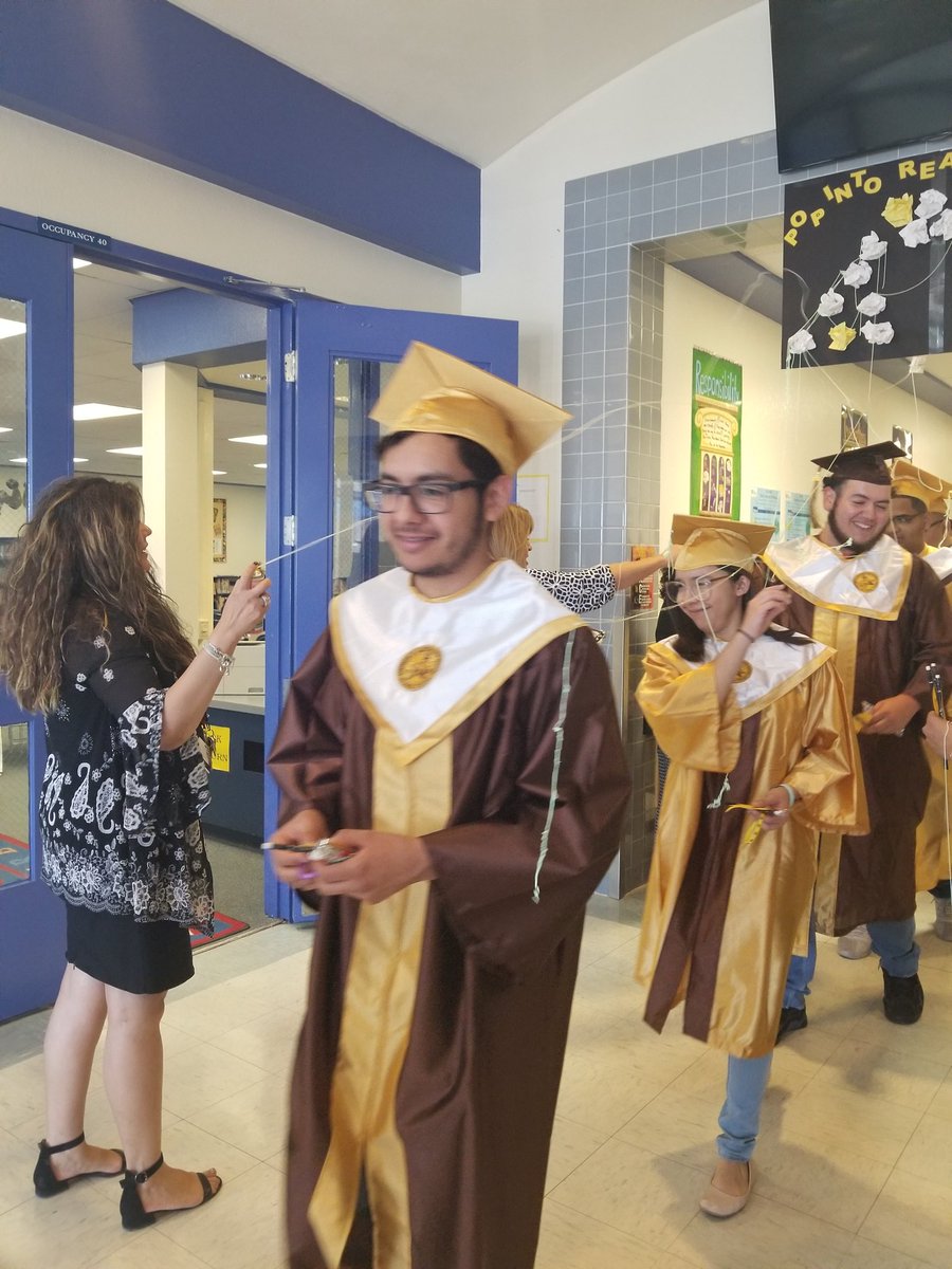 cynsationalcynd's tweet photo. AHS Senior Elementary Walk #ahspanthers #ahsclassof2018 https://t.co/zDXFbAz01Z