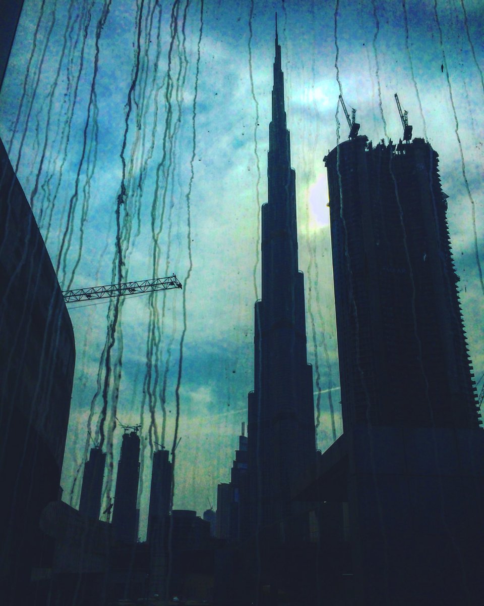 vkb18_vav's tweet photo. #burj_khalifa #view #old1 #dubai_diaries #stories #memories #dubai🇦🇪 #23_jan_2k17 #11:50am #monday #mondaymotivation #wanderlust #tallest_building #world #United_Arab_emirates #capture #incamera #dubai_mall #vaibhavbhatnagar #burj_dubai #2k17_to_2k18 #shadow #window #sunny_day https://t.co/bm17s8yuX5