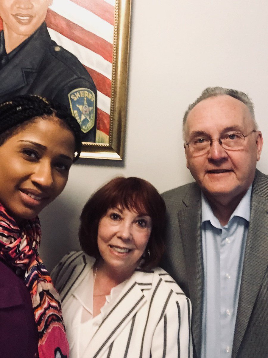 Asw <a href="/Speight4NJ/">Assemblywoman Shanique Speight</a>, thank you for meeting with ACS CAN vols. Diana &amp; Ron Sulewski to talk about our budget priorities: tobacco control, cancer research &amp; cancer screenings programs that affect the lives of all New Jerseyans. Your support is greatly appreciated. #CancerActionWeekNJ