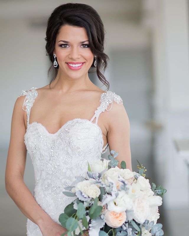 Can we talk about how insanely ✨STUNNING✨this #StarDustBride is? 😍 📷 Ace Cuervo Photography ift.tt/2k3CDGe