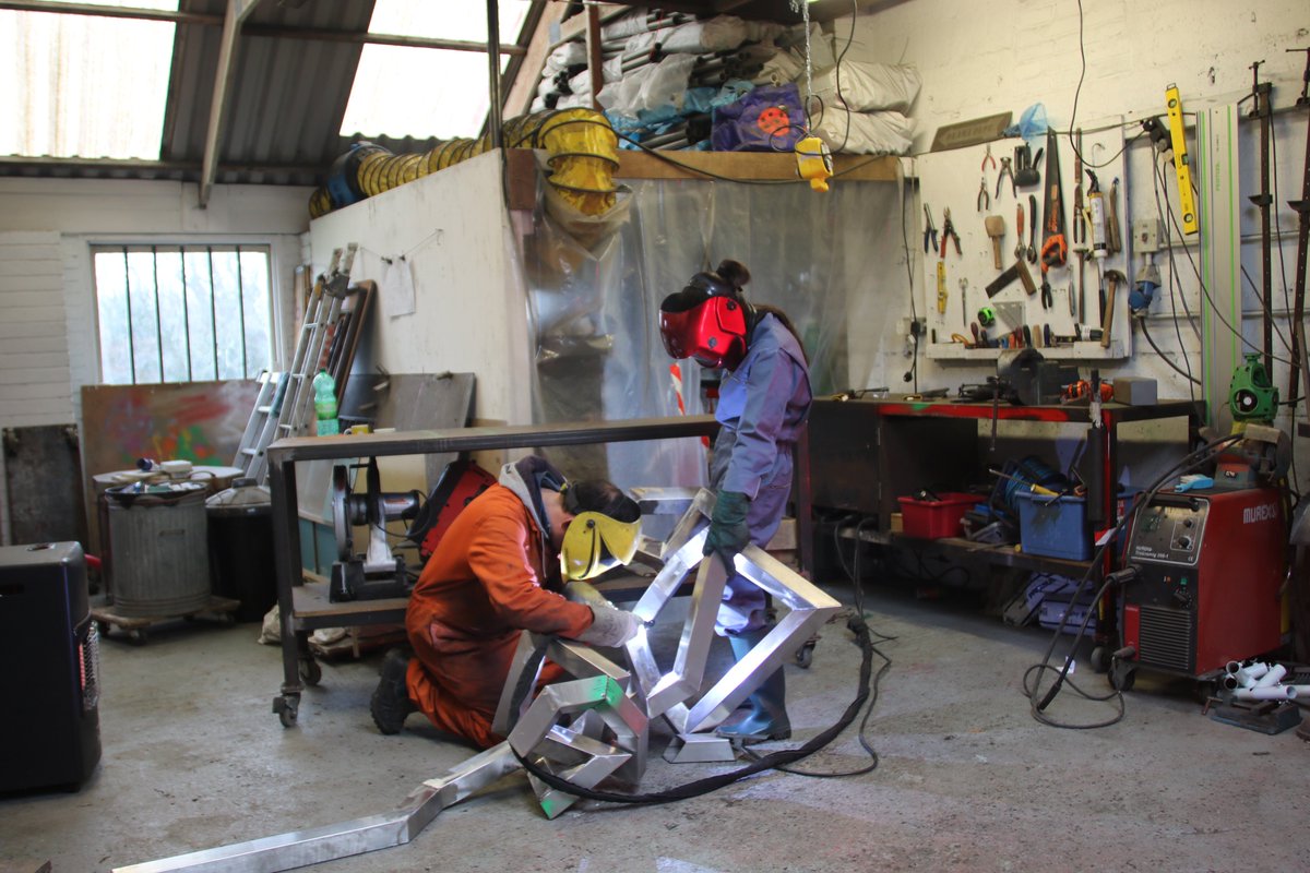 PMSA_Sculpture's tweet photo. "Precision work! for the sculpture’s complicated shape, three different pieces had to be constructed and welded together like a complex jigsaw puzzle.." Student @learosekara #studiovisit to #PMSAmentor @jrewild VPRBS OUR #PMSAmentoring programme READ her BLOG SOON! #PMSAeducation https://t.co/J6B1e80oYZ