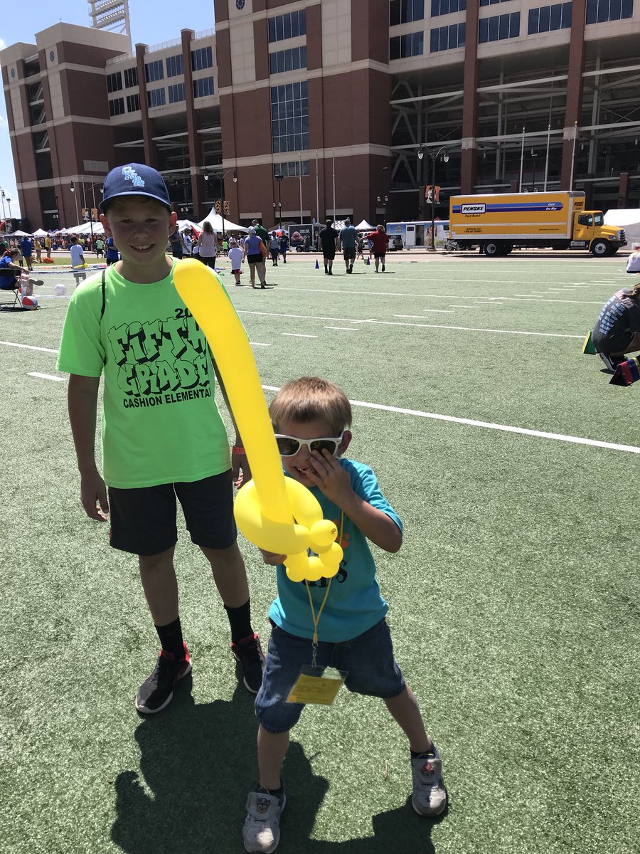 Cashion 5th grade volunteers at Special Olympics