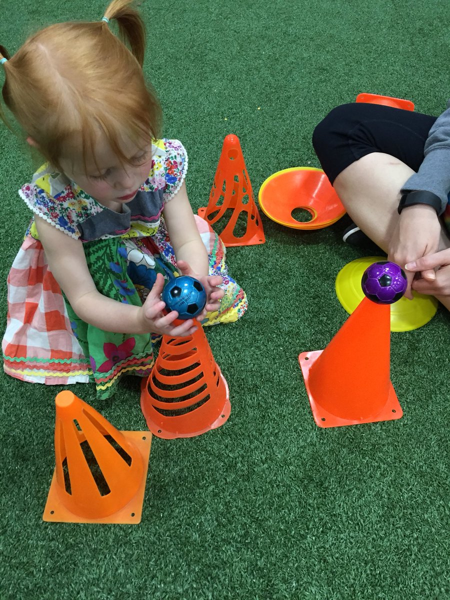 AztecAcadU3_U8's tweet photo. Gross motor skills, fine motor skills. Learning to listen and follow direction. These Teddies (toddlers) have learned so much in 8 weeks. #ComePlayWithUs #Proud Registration is open for summer: https://t.co/tOAZztRU2S https://t.co/fhqjRWDft8