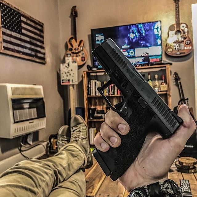 That’s it ima do it, ima get a p10c 🤷‍♂️
*
*
*
@czusafirearms *
*
*
#edc #pocketdump #ccw #pewpewlife #tacticool #guns #gunsofinstagram #ready #comeandtakeit #donttreadonme #friday #love #weekend #instagood #instapic #instalike #instadaily #igers #tr… ift.tt/2Kxqvsd