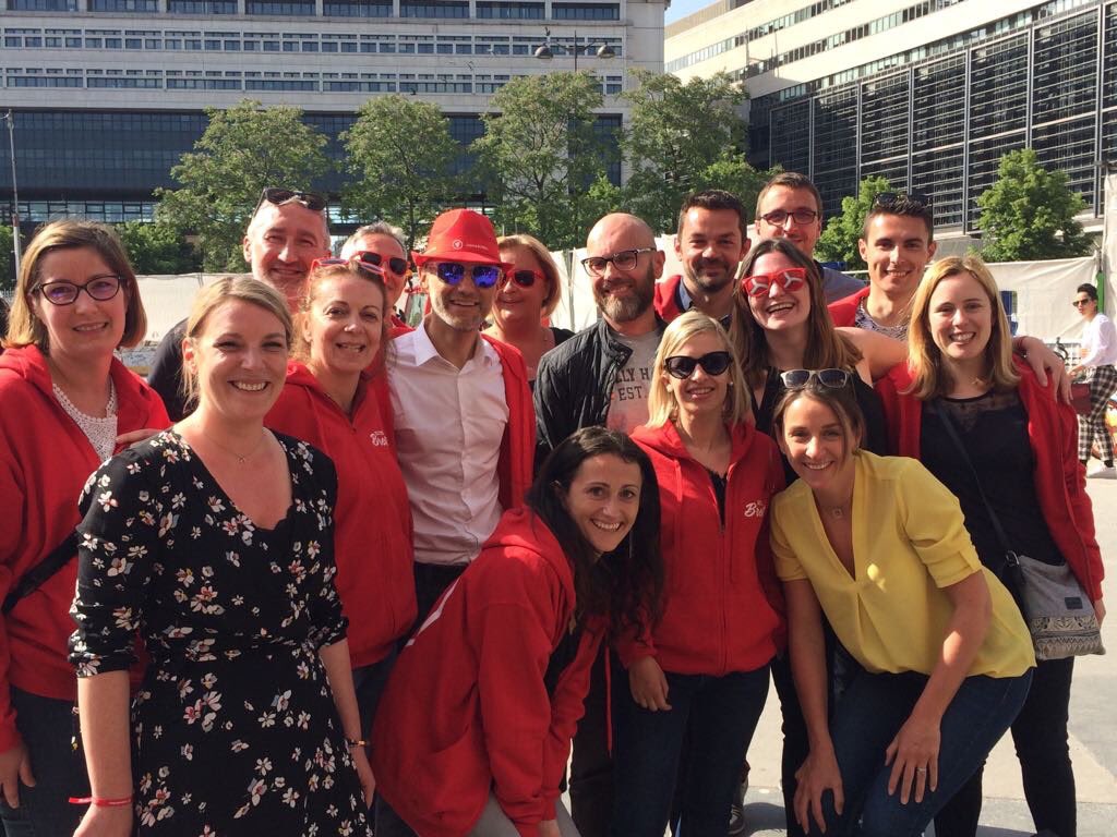 ronanLM's tweet photo. Un jour, je pourrai dire, j’y étais ✅ ! 6 000 personnes, 6 000 sourires, une belle détermination au nom du respect de ce que nous sommes, pour notre avenir 🔝 #arkeaIndependant #emotion cc @JaimeCMArkea https://t.co/dodXTQJcqM
