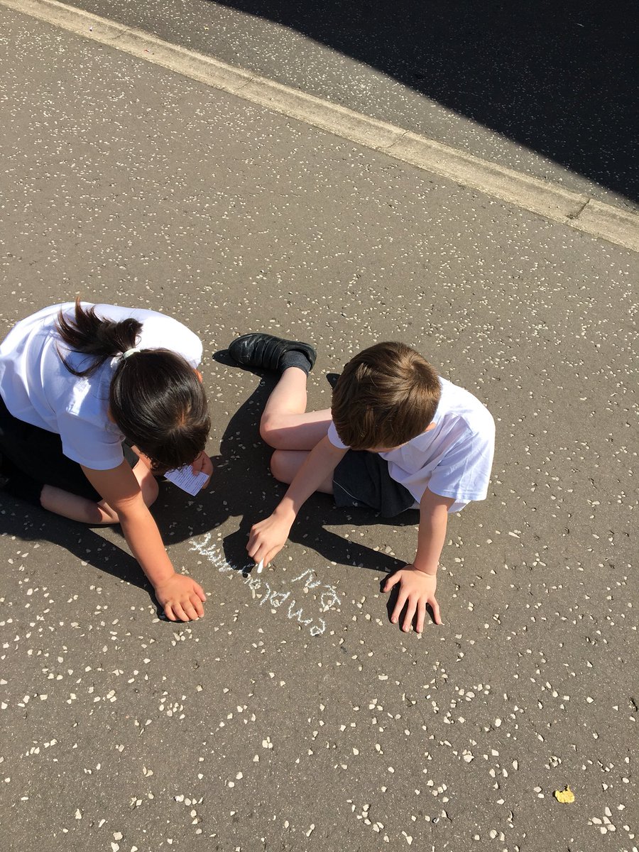 DeanburnPS_P3's tweet photo. Working in pairs using the outdoors to practice our spelling! #wordreader #wordwriter #peerassessment #activeliteracy #outdoorlearningday https://t.co/uk3BT2GcYO