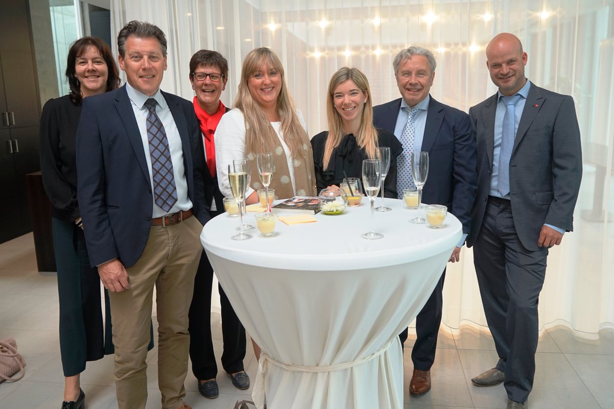 VIVATOacademy's tweet photo. Samen met collega's genoten van een toffe #Etiquettedag georganiseerd door de studenten Administratie van #VIVATO https://t.co/re7K7og6lT