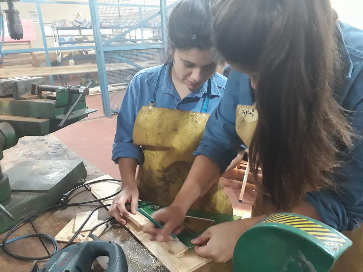 AngieBarrios578's tweet photo. #EPET23 sigue c/ trabajos solidarios, casita para el Nivel Inicial de la Escuela N° 26 Concep de la Sierra #InculcarValores #Respeto #Compromiso Contenidos transversales en cualquier asignatura y puesto en el taller de la escuela técnica. @misioneseduca @INETetp @CGEMisiones https://t.co/wO7gKrGyIi