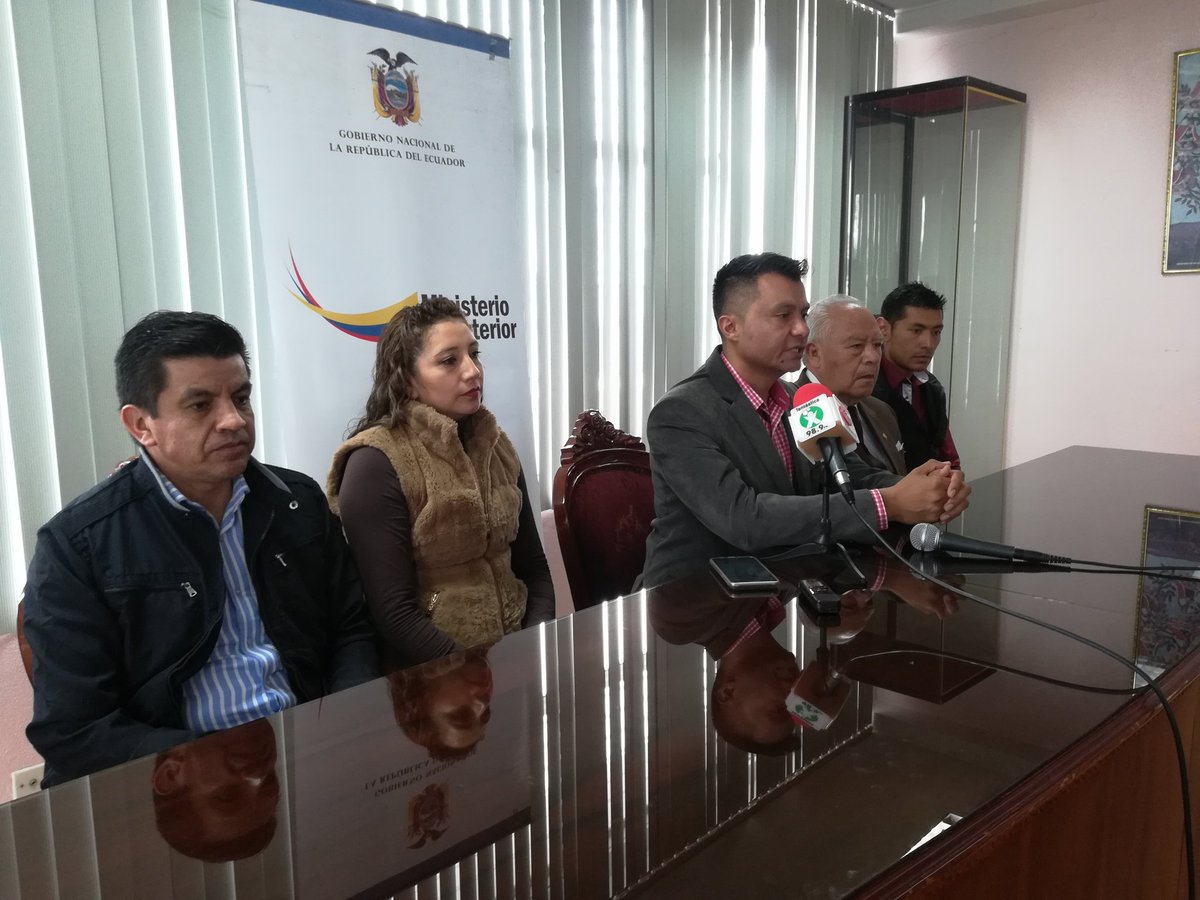 GoberCarchi's tweet photo. Gobernador de Carchi, Alex Cruz, conjuntamente con Federación Deportiva de Carchi, se manifestó que se ha realizado los trámites y documentación de manera oficial al Presidente de la República, para que se decrete el 12 de mayo como "Día Nacional del Ciclismo". https://t.co/huFdUb9PC8