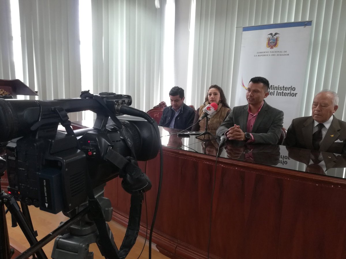 GoberCarchi's tweet photo. Gobernador de Carchi, Alex Cruz, conjuntamente con Federación Deportiva de Carchi, se manifestó que se ha realizado los trámites y documentación de manera oficial al Presidente de la República, para que se decrete el 12 de mayo como "Día Nacional del Ciclismo". https://t.co/huFdUb9PC8