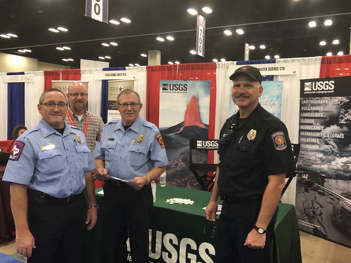 USGS_Texas's tweet photo. .@USGS_Texas staff talk to First Responders at the @TDEM Texas Emergency Management Conference #TEMC2018 in San Antonio about the USGS Texas Water Dashboard and other hydro info available to the public. #txwater #txflood #bewateraware #dataviz https://t.co/cM5m3VKVR3