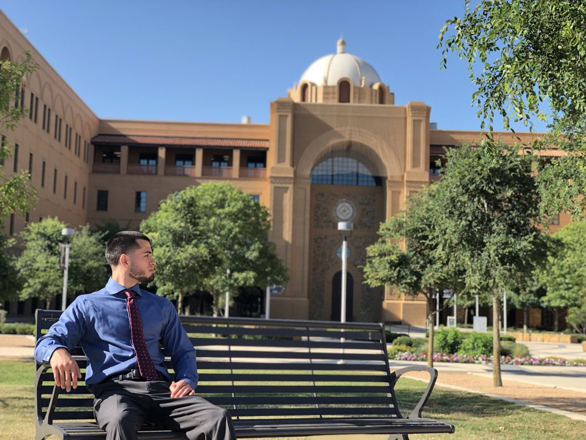 dwreckg1017's tweet photo. Special thanks to my baby girl for taking my grad photos! #FinallyDoneWithThisBS https://t.co/vo6Tl78kGp