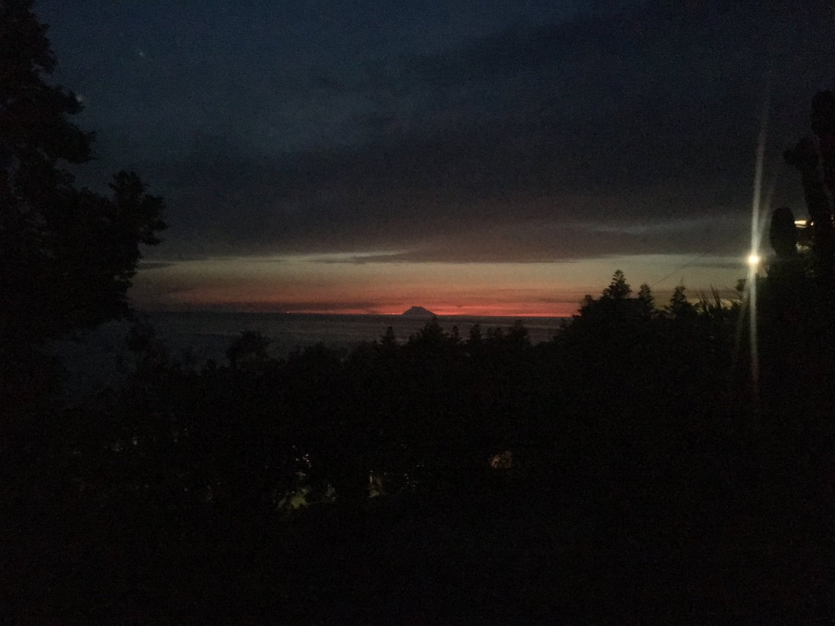 frankocarbone's tweet photo. Buonanotte Eolie! Sempre su tela! https://t.co/uURwvVup8m