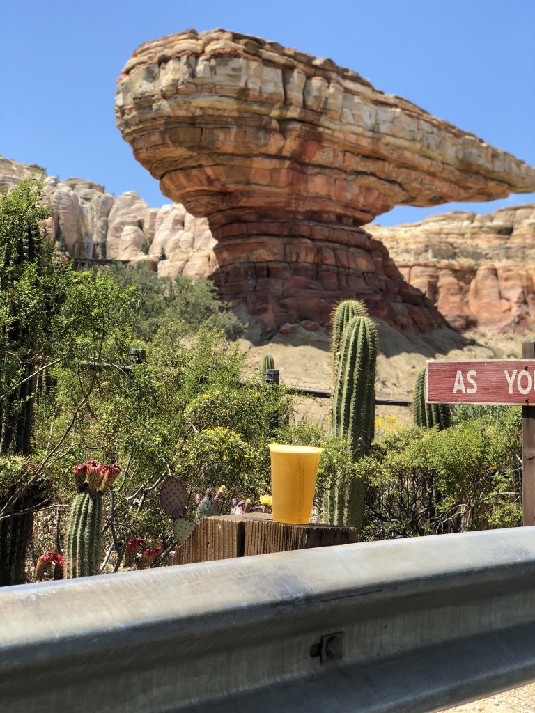 👀<a href="/VictoryBeer/">Victory Brewing Co.</a> #PrimaPils is now pouring <a href="/Disneyland/">Disneyland Resort</a> Flo’s V8 Cafe in CA Adventure Park! Truly is the Happiest Place on Earth! #TasteVictory #PilsPerfection