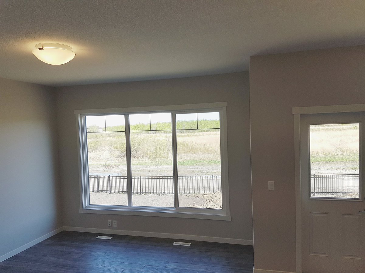 New_HmSalezgurl's tweet photo. Brand new home for sale in SE #yeg #YegRealtors backs onto walking trail and lrg windows to enjoy. Side entrance and R/I plumbing in bsmt. Msg me for appointment @CoventryHomes #roomswithaview #Edmonton #livemaplecrest https://t.co/cehWopZGep
