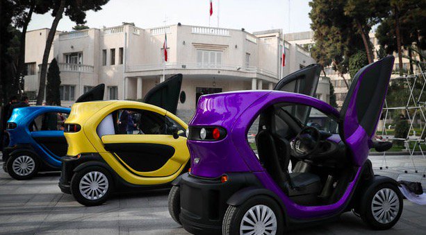 Iran_NewsRoom's tweet photo. #Iran's knowledge-based company working w Azad university has received license to release 400 two seater #electric vehicles into market.
It takes 3 hours to be fully charged for 100 km ride. It’s 120cent. high &amp; 2 meters long:

Head of Azad Uni. of Qazvin branch, Mousakhani. https://t.co/YFnColSOAY