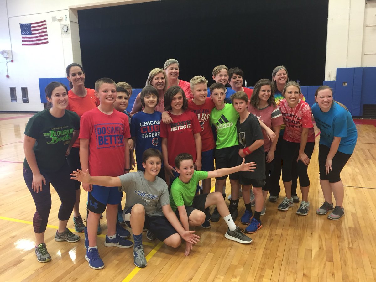 MartelliD48's tweet photo. The MW staff shows no mercy beating the 5th graders 25-14, 20-25, 15-5 in the staff vs 5th gr volleyball game! #wearemaywhitney https://t.co/rLq8xjz5Hf