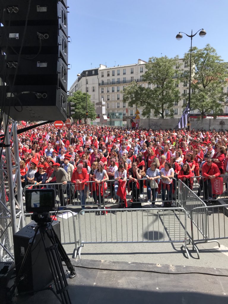 MorganMarzin's tweet photo. 🔴 Énorme RED DAY + 6000 #arkeaIndependant ‼️Après le vote massif des caisses locales 👍au tour des salariés d’afficher la couleur 🔴 dans une ambiance de dingue, en chansons, avec le soutien des élus et des partenaires @cmarkea Proud‼️ https://t.co/Uko8MaXocF