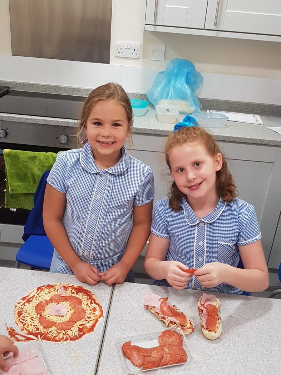 HSharp68's tweet photo. We're having a pizza party for our last week of baking club 🙂🍕 @Norbridgeschool https://t.co/T0IgDtJRbN