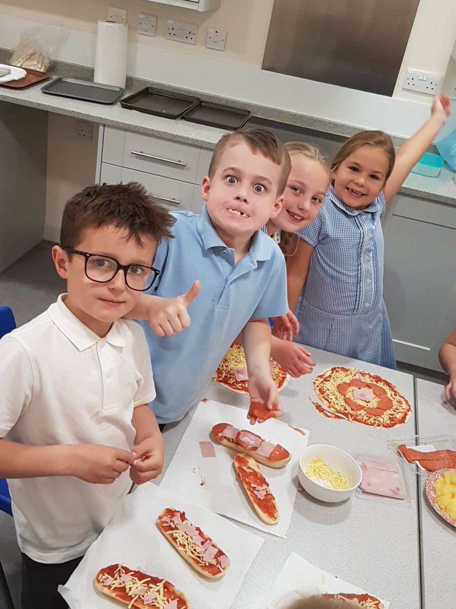 HSharp68's tweet photo. We're having a pizza party for our last week of baking club 🙂🍕 @Norbridgeschool https://t.co/T0IgDtJRbN