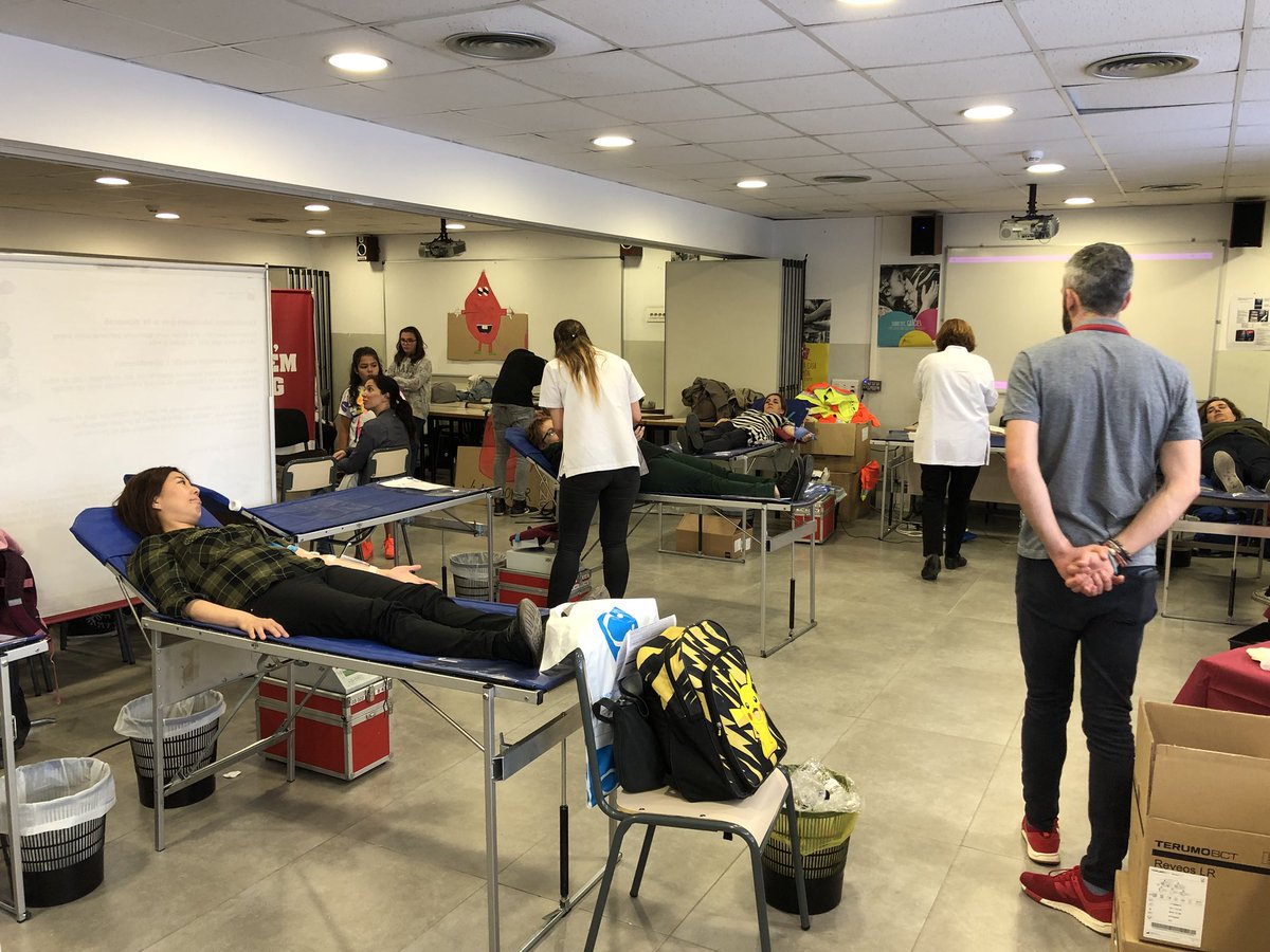 MagiclabTfn's tweet photo. Hoy en jesuïtas el clot ha habido campaña de donación de sangre. Es muy importante ya que con una sola donación puedes salvar 3 vidas. Donar sang es dinar vida 💉💉@donarsang #LAB1719 @jesuitesFP #LaNovaFP https://t.co/6oqHZfZSzD