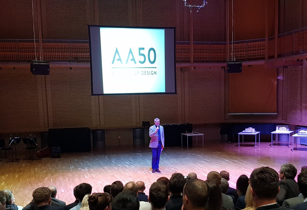 damskivitch's tweet photo. The boss, doing a top job @AssociatedA #AA50 @GoerM https://t.co/yAOUmNtZ2e