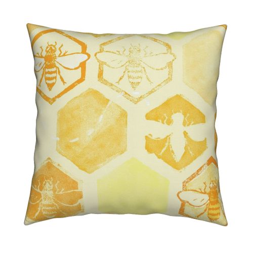 CrouchPatterns's tweet image. found this #hexagon #fabric #pattern #design from @Spoonflower it is based on a #honeycomb and uses a mix of different #yellows to create an interesting design. there is also images of #bees within the design which adds something different and makes the design itself stand out