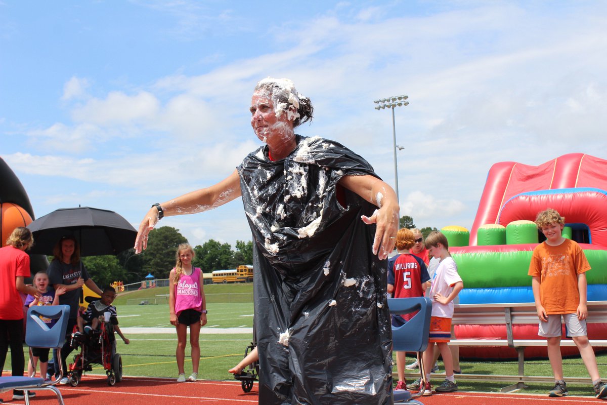 WhitneyDrewrey's tweet photo. Topped off LUES Allstar Field Day 2018 with a pie or two......or 10 in the face😝😂. These kids are a hoot! Thanks Coach @coachmo_scruggs for an awesome day and all of your hard work! Thanks @KGeezy00 for helping Sophia😘 https://t.co/OYEeWe2fpf