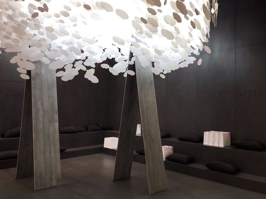 Cottodeste's tweet image. Until 20th May Cotto d'Este and @archskin are together at #ArchMoschow2018. Watch the pics of the installation by the @indarchitects studio, an extremely suggestive setting of ultra-thin slabs in Kerlite: bit.ly/2ICBKCC  #Cottodeste #Kerlite #ArchMoscow2018 @ArchMoscow1