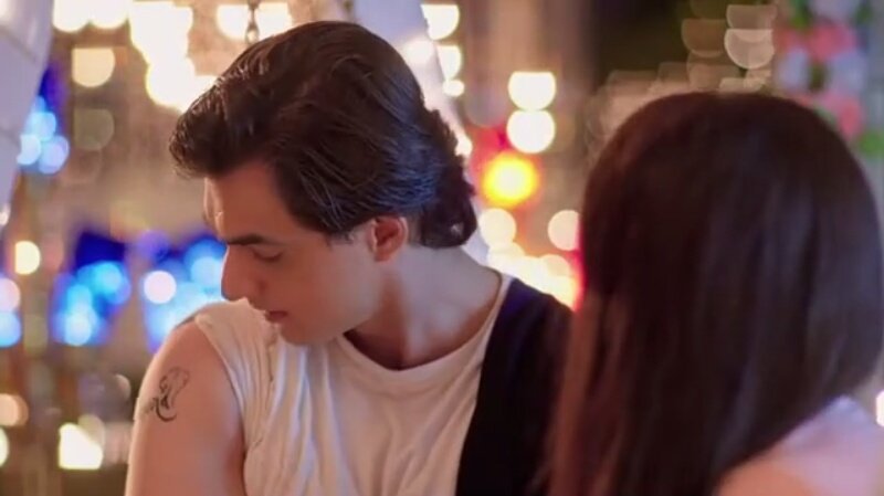 kairafanzoha's tweet photo. #yrkkh 
#Kaira 
#2YearsOfKaira 
#kairaLoveingMoment
@momo_mohsin 
@shivangijoshi10 
@kairafansneha 
@CD_Chandrima https://t.co/KAY5YZ5eHC