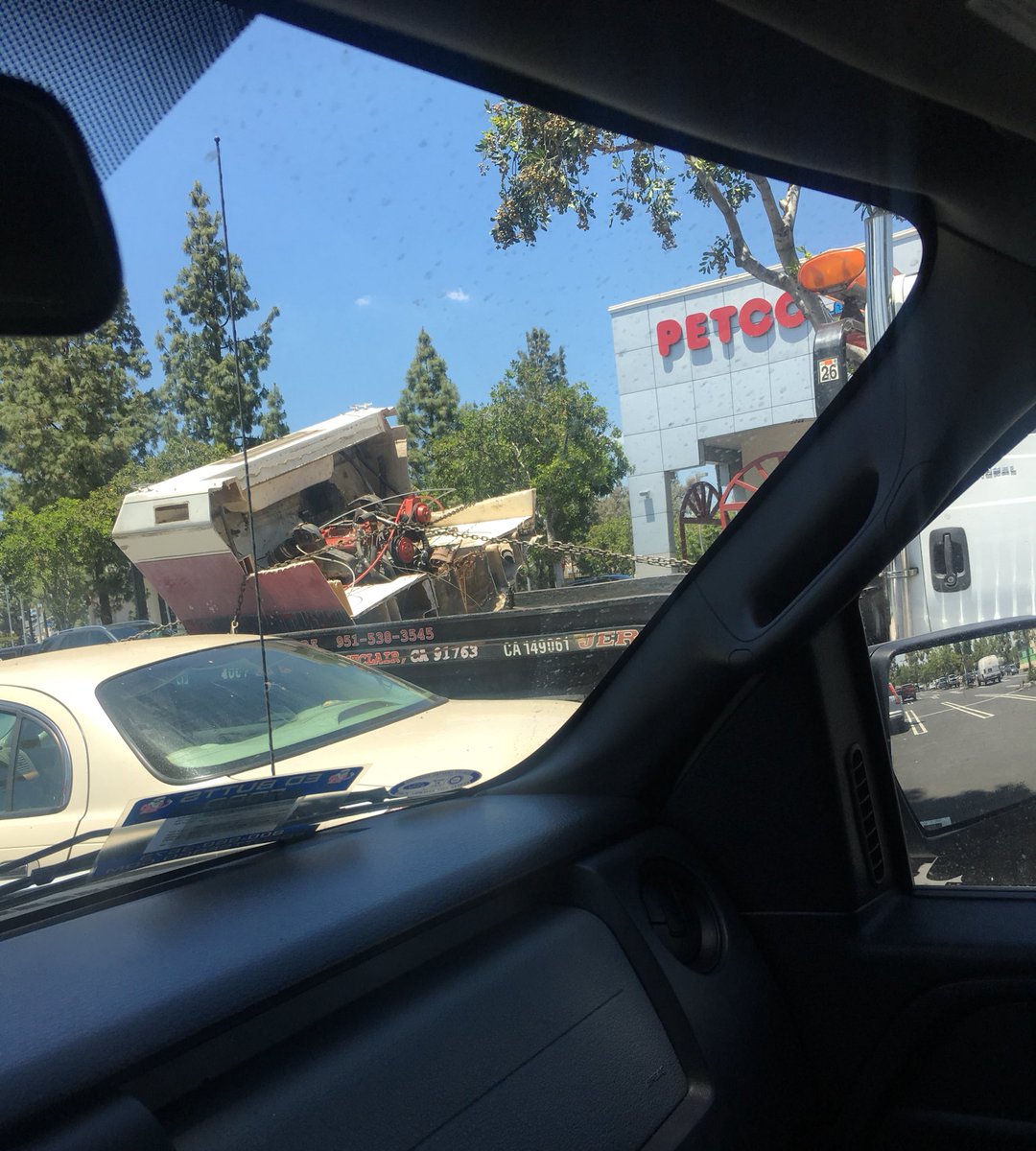 WhoElseButCeze's tweet image. @MIKEFINNEGAN999 #becauseroadkill