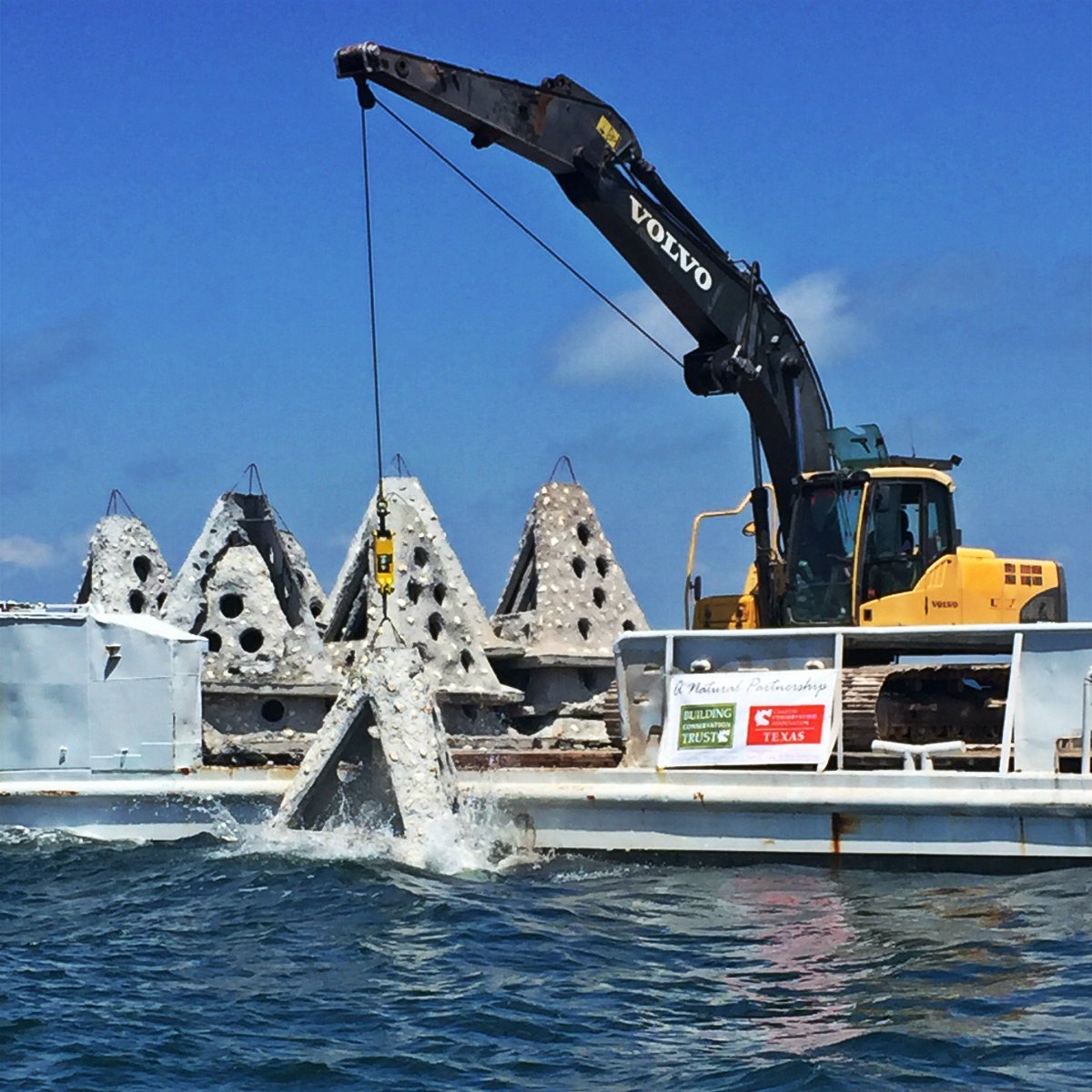 CCA_Texas's tweet image. CCA TX and @ccabct provided $10K toward supplementing the Vancouver Nearshore Reef. Today 50 pyramids were deployed. This project will provide critical habitat for marine species, &amp;amp; also benefit recreational anglers, divers &amp;amp; coastal communities for years to come! 🐟🔺 #ccatexas