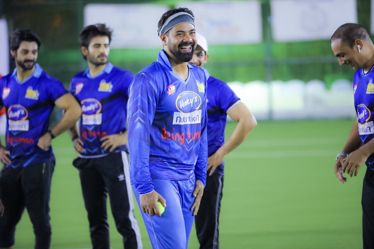TeamShabirA's tweet image. [PICS] S H A B I R 1️⃣0️⃣... 🏏 #basicjoy #munbaiheroes #shabirahluwalia 😍
🔖: instagram.com/p/Bi1T__qh47n/
🔖: instagram.com/p/Bi1gDFghdT0/