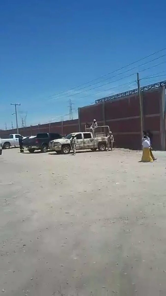 Reportan ejecución al parecer de dos personas dentro de la chatarrera, localizada al Sur en #Empalme, #Sonora...

<a href="/AdolfoGM_/">Adolfo Garcia M.</a> <a href="/Amicsonora/">AMIC Sonora</a> <a href="/AMIC_SONORA/">AMIC SONORA</a> <a href="/fgjesonora/">Fiscalía de Sonora</a>