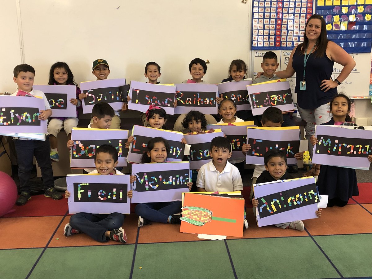 MsKoontzMDUSD's tweet photo. A portfolio full of kinder memories ⭐️🌸💙🎉❤️ #14dayleft #kinderfun https://t.co/xym2BvnrxX