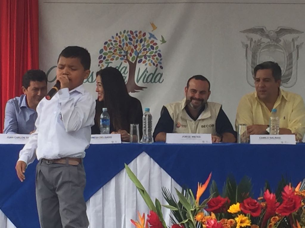 SECOB_Ec's tweet photo. Ing. @JorgeWated junto a @Gober_LosRios @GADMValencia @GadmMocache y @Educacion_Ec, presentes en el evento de colocación de la Primera Piedra de la #UEMMocache. #EducaciónParaLosRíos @Presidencia_Ec @Lenin https://t.co/d0NhYcSlXo