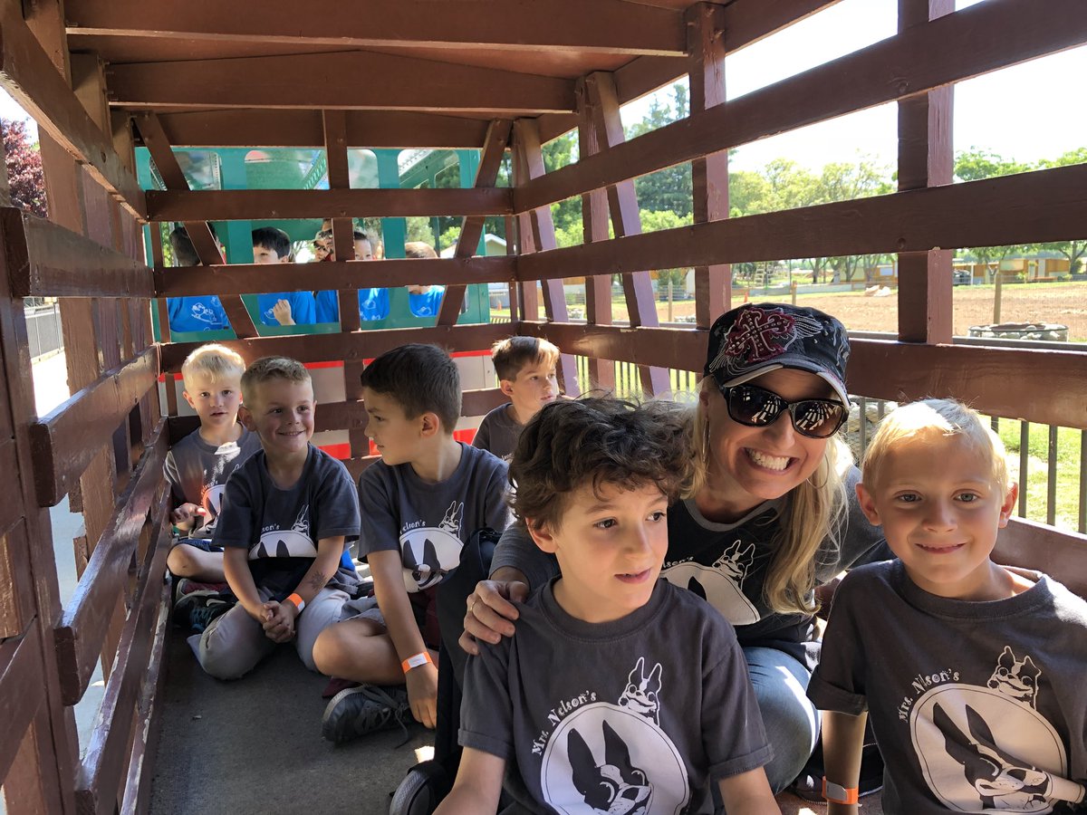firstbuddies's tweet photo. Fun day at Bishop’s Hamburger Farm! #rcsdjunction #RCSDChampions https://t.co/hX0e9T0nSX