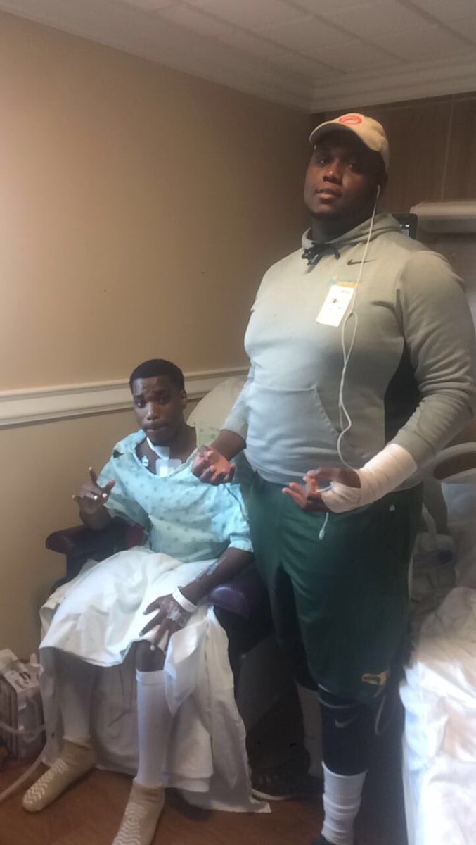 Renzel_74's tweet photo. @BigPoppaBreeze remember that time we was on i95 and the car swerved and we was both flipped upside down on the highway and I used my left arm to carry you out the car bro ... Love you G https://t.co/cavrg2EDww