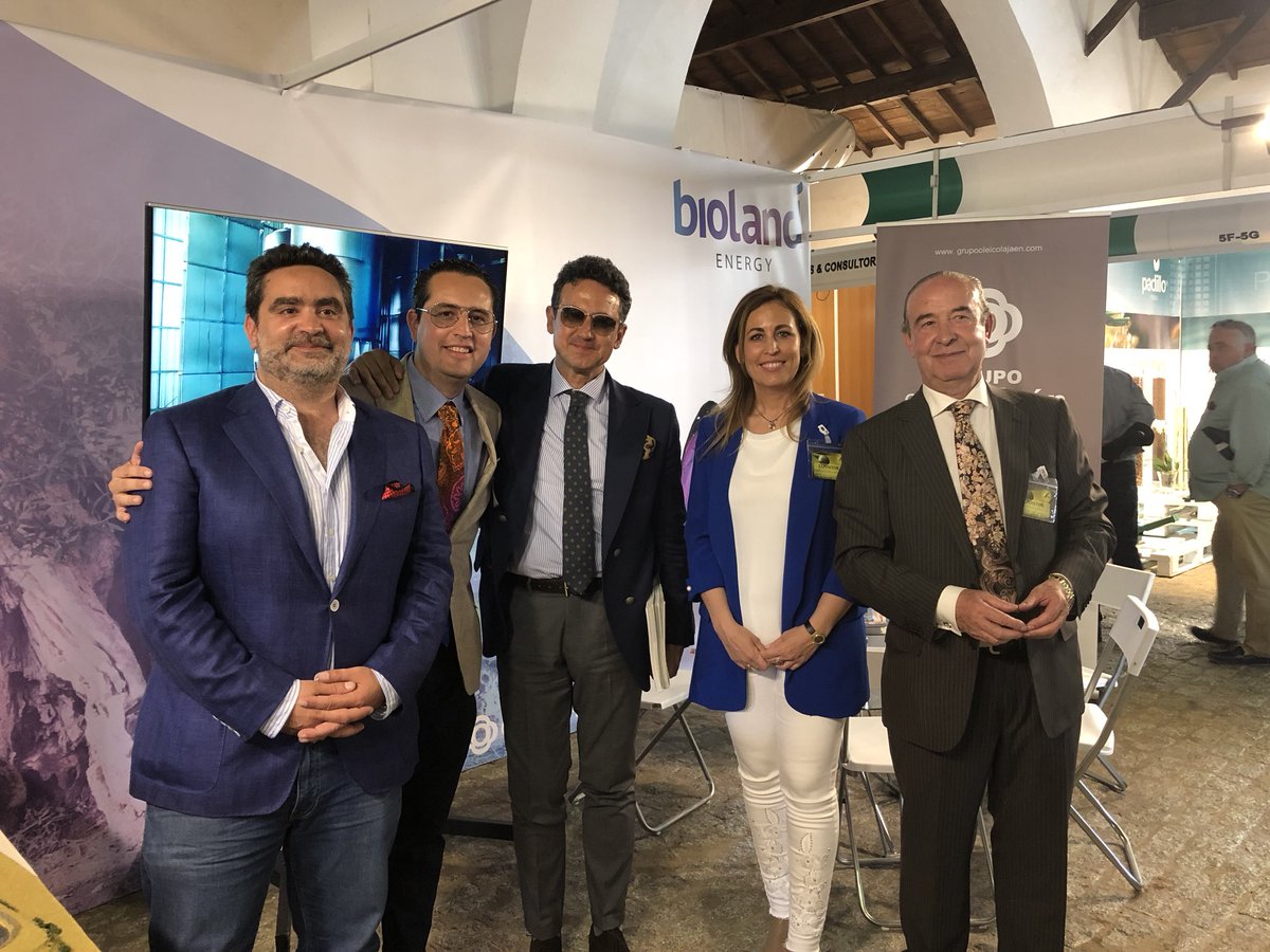 Bioland_Energy's tweet photo. Fantástico día en @FeriaOlivoMonto con los amigos de @Bioland_Energy🦋 #Renovables #Biomasa https://t.co/2CC2XFP83t