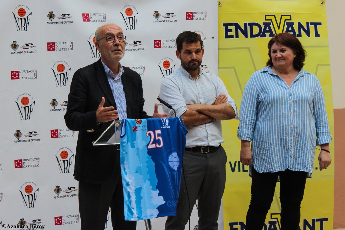 NBF_Castello's tweet photo. Hoy se ha presentado la Fase Final de la 1º División Nacional que se celebrará este fin de semana en Grapa. Recuerda que nuestras chicas juegan el sábado a las 20:00h. ¡Os esperamos a todos! 💙 #AmuntNou #AraSí https://t.co/bnN5lcA11T
