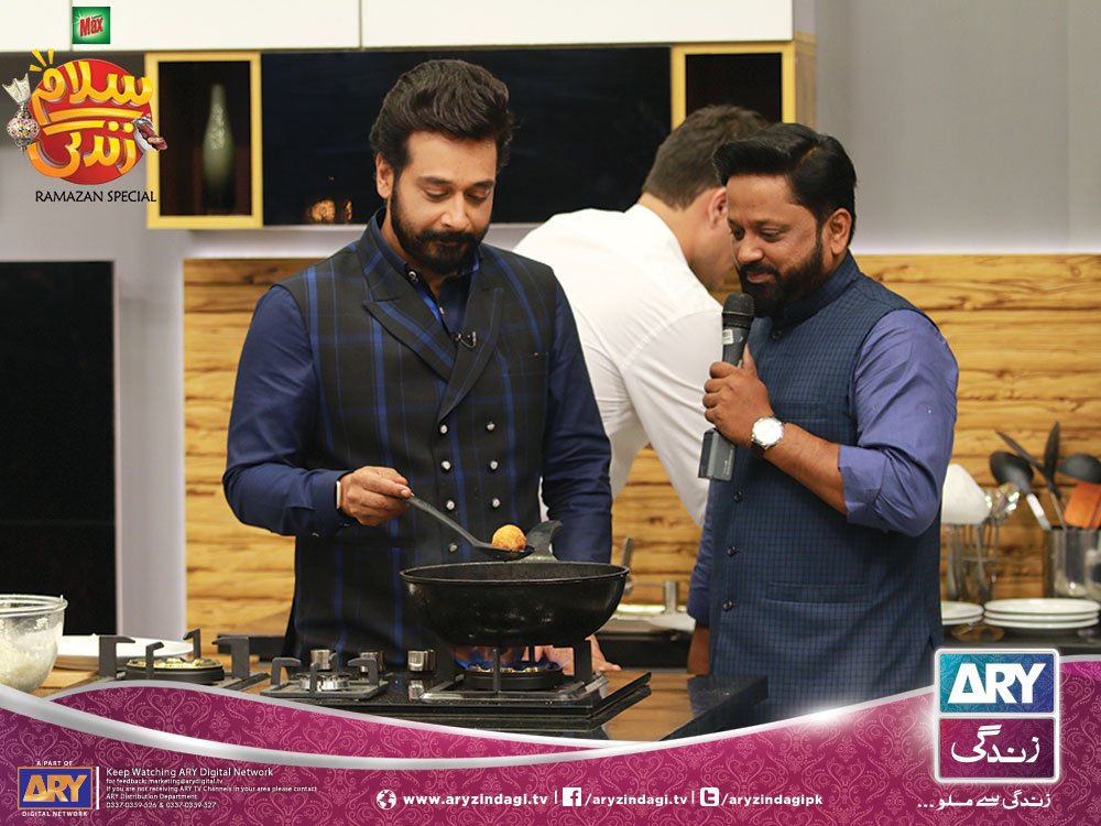 aryzindagipk's tweet photo. How was tonight's #RamazanSpecial #salamzindagi ??
Share your feedback in comment box...
#FazilaQazi #KaiserKhanNizamni #ChefAisha #Cheflamaan #ChefJalal #1stRamazan #KashifAli #SabriBrothers @faysalquraishi #aryzindagi https://t.co/MkguzVCUmV