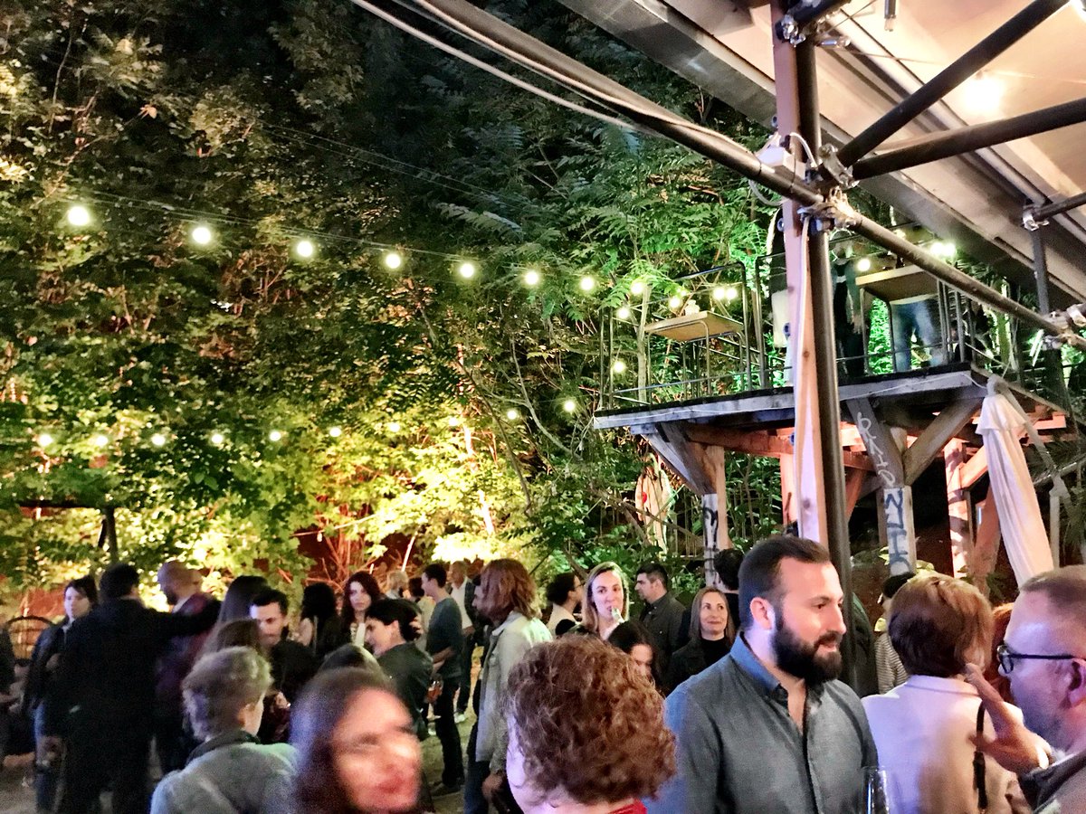 ABijutescu's tweet photo. Lowe party #lowe #party #fun #httpool https://t.co/dWkIu6Mex3