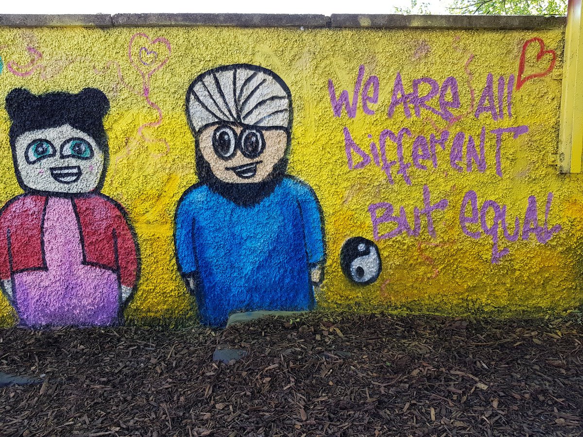 Alternatives_RJ's tweet photo. Shankill Alternatives Diversity mural at Malvern Primary Shankill Rd. Pupils designed & painted this as their #GoodForNothing project with street artist @emicartist. #Respect #AllDifferentButEqual #ColourDoesntMatter https://t.co/EcIzXu6oVu