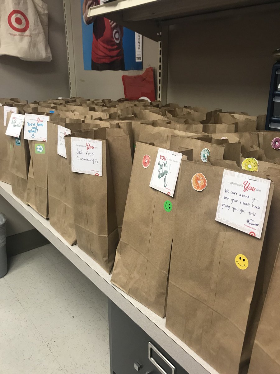 T1805 giving back to our community🏘 We have partnered with <a href="/vrmhope/">Visalia Rescue Mission</a> in donating hygiene kits😎<a href="/Vince_Cabias/">Vince Cabias</a> <a href="/Cast11Emy/">Emy Blankenship</a>