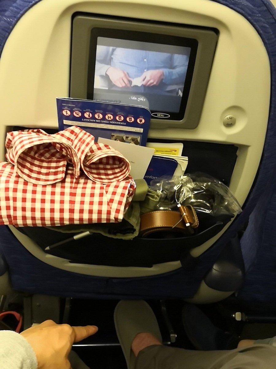 TINGHWAIEN's tweet photo. @British_Airways am very disappointed this time w BA, promoting a Premium Eco Tickets for the guest w beautiful pictures on the website but providing such a awfully old machine and seat, movies are old, screen is small and blur, seat is broken. We are literally frustrated https://t.co/JvwB3jTPxB