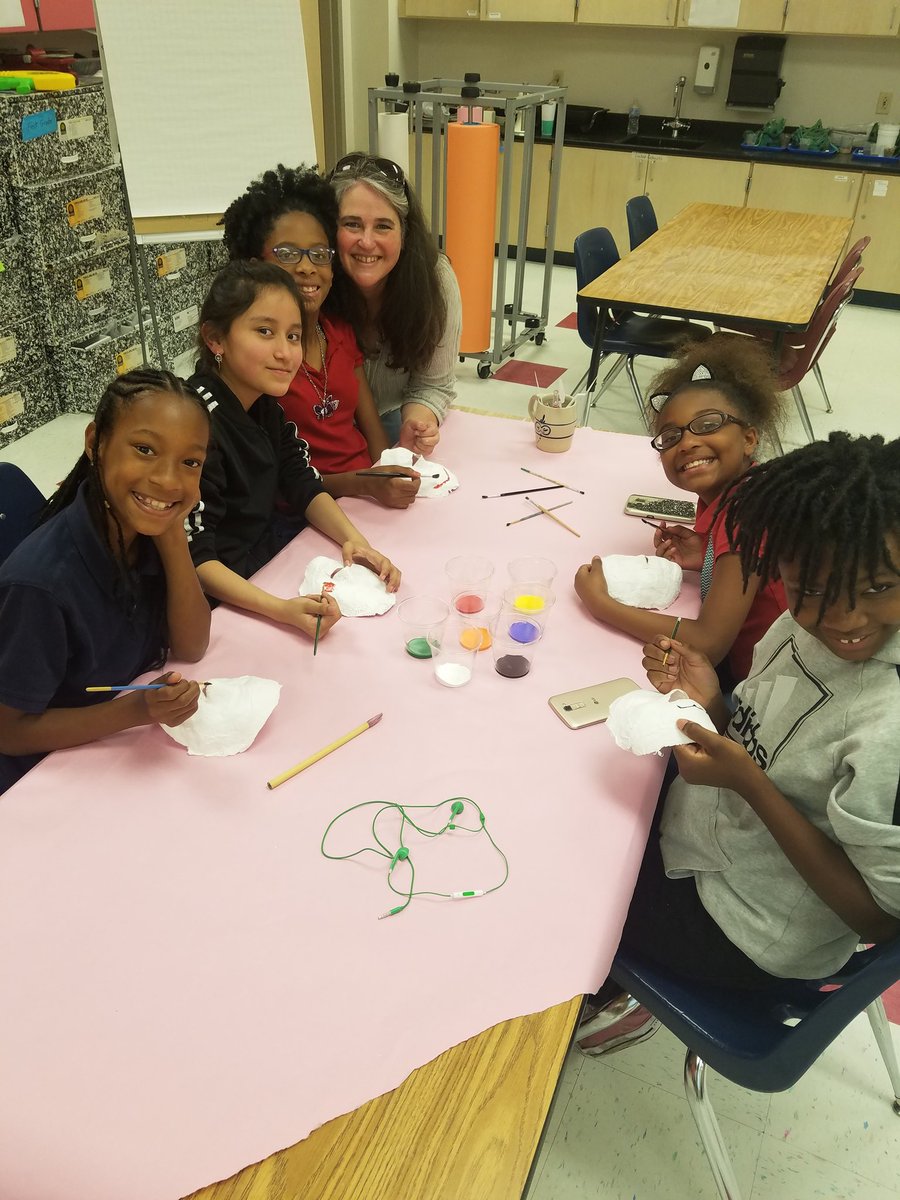 brookebarrett07's tweet photo. Painting our masks at our last art club! So adorable!!! @McWhorterES @CFBISD @MzDenne https://t.co/0ilkVgiGtp