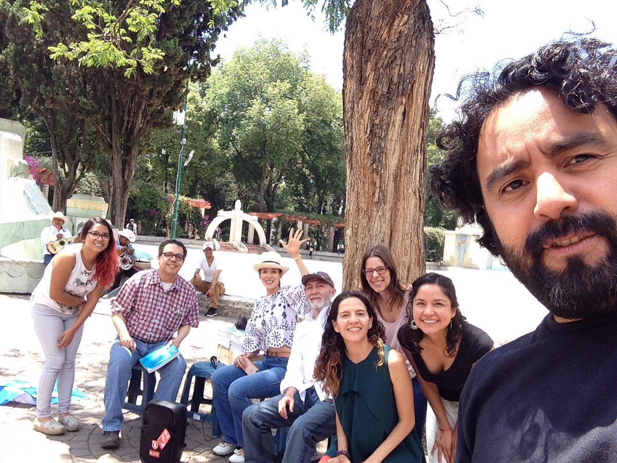 Estuvimos acá en la lectura pública de #QueTantoEsTantito... <a href="/carolina_rocha_/">carolina rocha m</a> y su servilleta.

Se dejaron venir las estrellas a leer. 

Gracias!!!